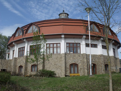 konferencia-központ, organikus építészet